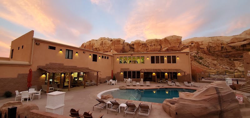 Bluff Dwellings Resort & Spa