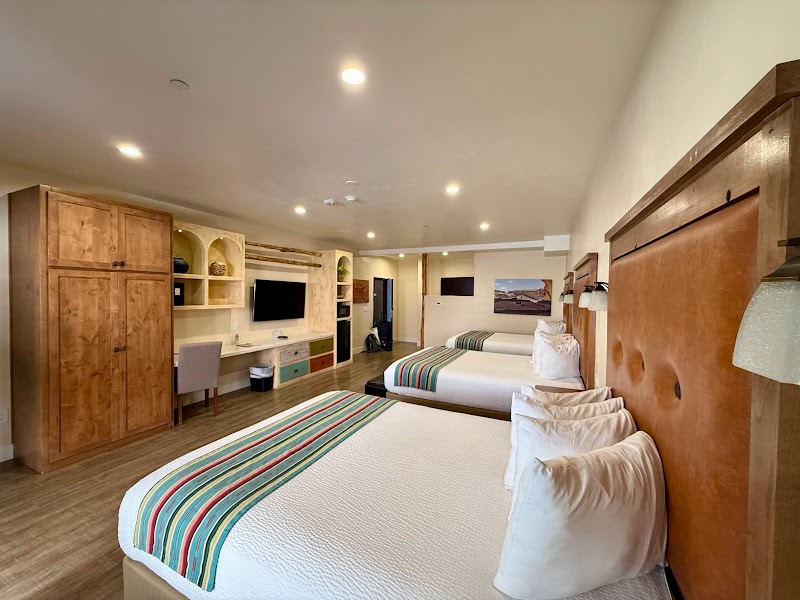 Bluff Dwellings Resort & Spa thumbnail 2