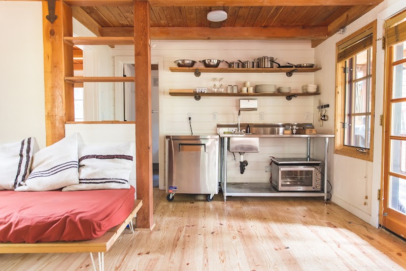 The Suttle Lodge & Boathouse thumbnail 2