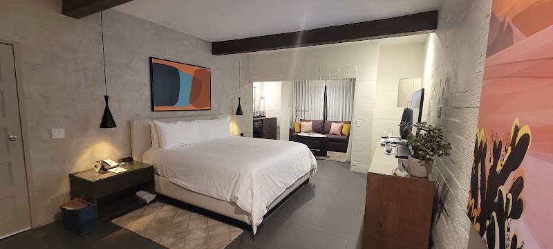 Sanctuary Camelback Mountain Resort & Spa thumbnail 2