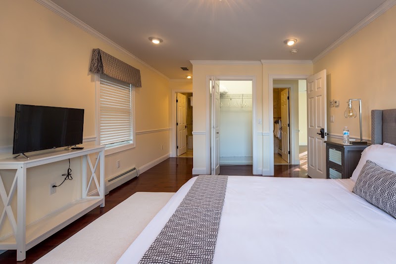 Meadowbrook Estate thumbnail 2