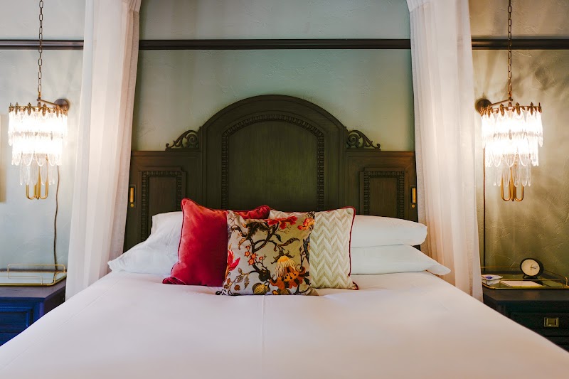 Little Palm Island thumbnail 2