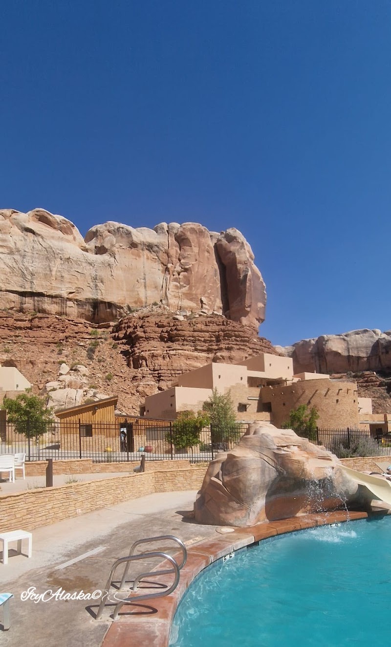 Bluff Dwellings Resort & Spa thumbnail 3