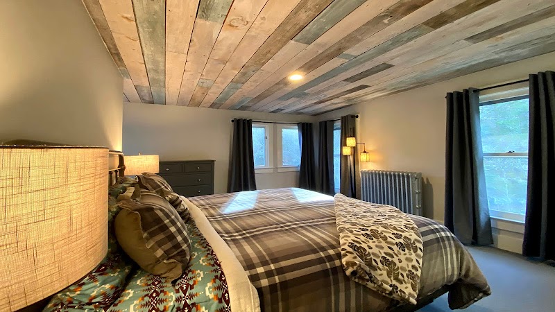 Buckhorn Springs Retreats & Cabins thumbnail 3